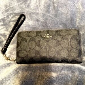 Coach FC4453 Signature Long Zip Around Wallet